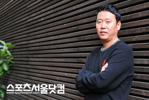 ▲ 국내 첫 다문화 야구단 감독으로 나서는 박충식. 야구계와 떨어져 있는 시간이 길었던만큼 그의 야구 사랑은 더욱 각별했다.