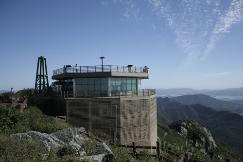 ▲날씨가 좋은 날에는 한라산도 보이는 두륜산 전망대