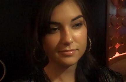 ▲성인전문배우 사샤 그레이가 초등학교 1학년을 위한 일일교사로 봉사활동에 참여해 논란이 일고 있다. /사진=유튜브 캡처