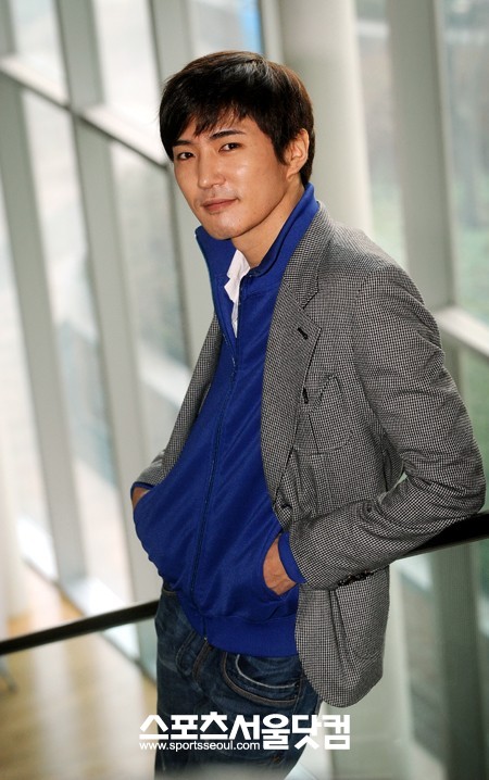 ▲절친 김태우의 결혼이 믿겨지지 않는다고 밝힌 데니안. /더팩트DB