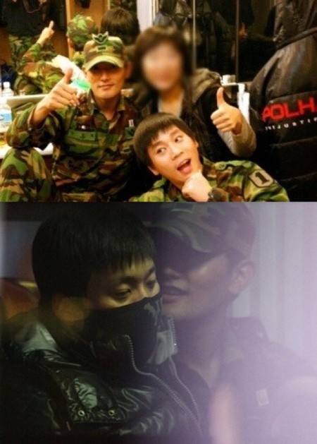 ▲군 시절 뮤지컬을 함께 한 임윤택-강타. /온라인 커뮤니티