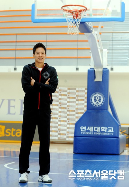 ▲우자원은 은퇴 후 농구 해설과 대학 강의, 어린이 농구교실 운영으로 제2의 삶을 살고 있다.