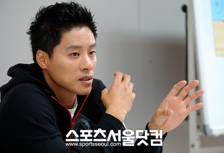 ▲ 언론/미디어를 향한 후배들의 태도를 지적하고 있는 우지원 위원