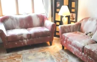 ▲엄마가 집을 비운 사이 밀가루를 온 집안에 뿌려 집안을 엉망으로 만든서양의 한 형제가 눈길을 끌었다. /사진=유튜브 동영상 캡처