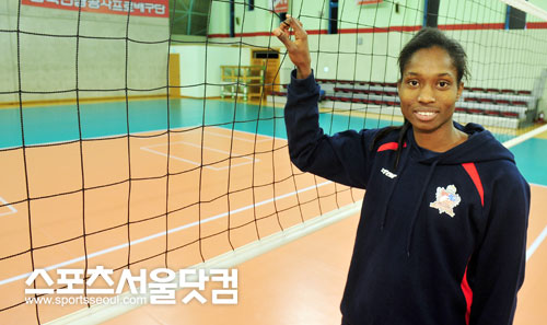 ▲ 평소에는 장난기 많은 엄마 용병이지만 배구와 관련된 질문에는 최고 용병 다운 투철한 프로 정신을 드러냈다.