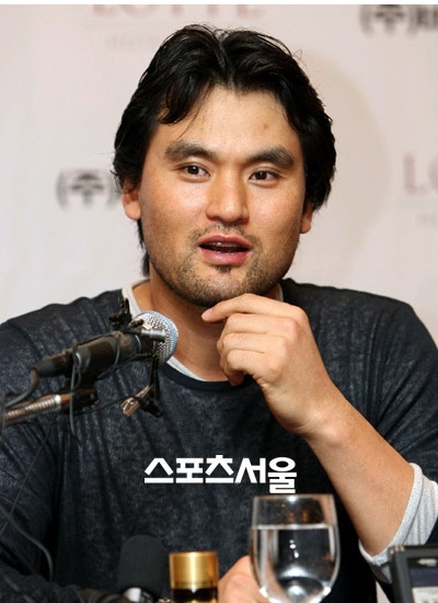 ▲ 한화 이글스와 입단 계약을 마친 박찬호.