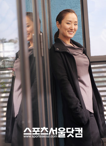 ▲ 인터뷰 내내 특유의 밝은 미소를 보였던 박지은.