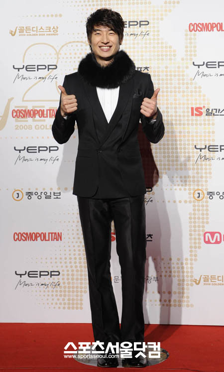 ▲김태우의 결혼식 사회를 맡은 손호영이 뱃속 아기는 반드시 엄마를 닮아야 한다고밝혔다. /더팩트DB