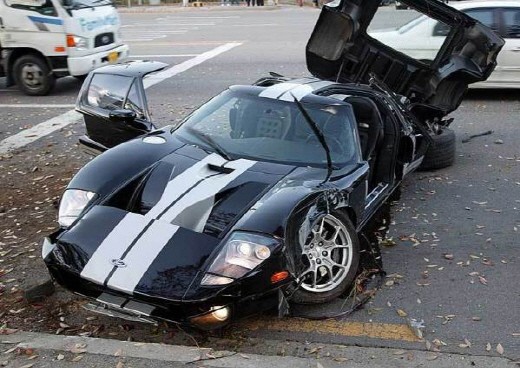 ▲ 서울에서 사고난 포드 GT./사진출처 = 지티스피리트