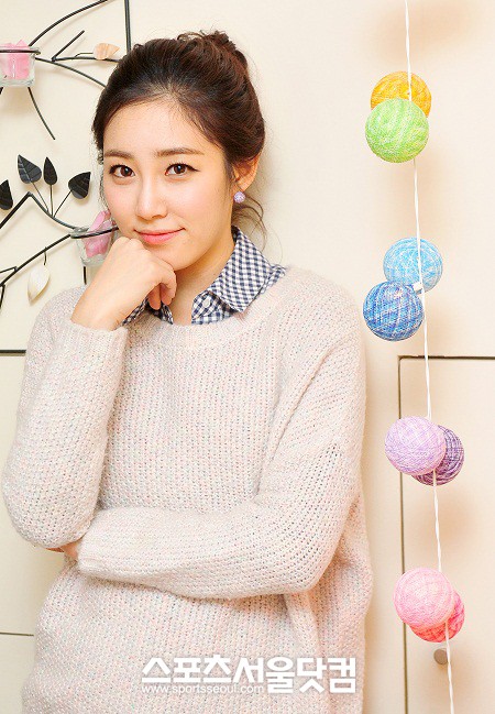 ▲ 아직 공인이라는 게 어색하다는 최 아나운서. 올해 겪은 숱한 논란들을2012년 더욱 성숙해질 수 있는 자양분으로 삼고자 한다