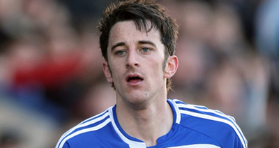 ▲경기 도중 상대의 살인적인 태클로 고환을 다친 크리스 웰프데일(24)