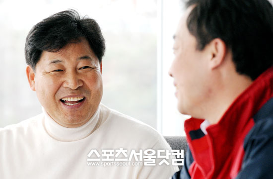 ▲ 힘들었던 미국 생활에서 겪었던 재미있는 에피소드를 이야기 하고 있는 이만수 감독.