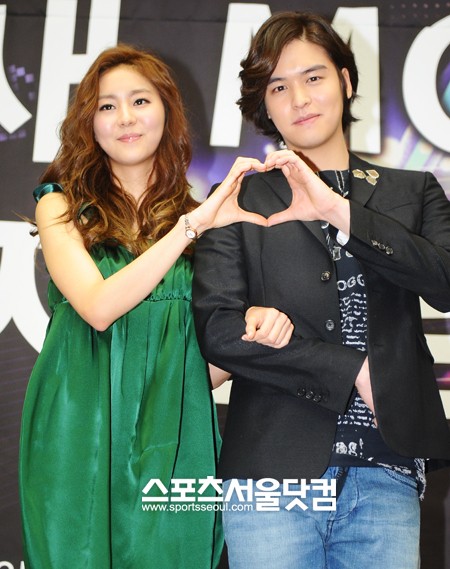 ▲KBS2 뮤직뱅크 MC를 맡은 유이와 이장우/배정한 기자