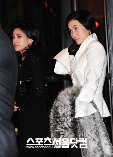 ▲ 이부진 사장과 이서현 사장이 블랙&화이트 패션으로 등장했다./문병희 기자