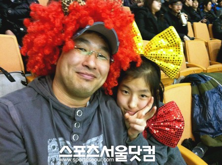 ▲연인 못지않은 다정함을 자랑했던 부녀 에드워드 마이클 원엘(44)씨와 김레이첼(13)양 / 신원엽 기자