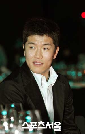 ▲넥센 히어로즈와 입단 계약을 전격 체결한 김병현.