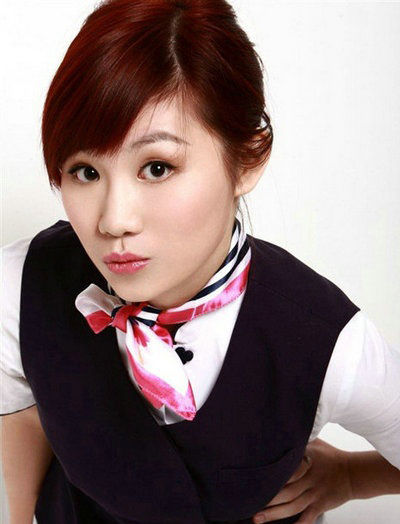 ▲ 남방항공 승무원 출신의 가수 황신커 / 왕이닷컴