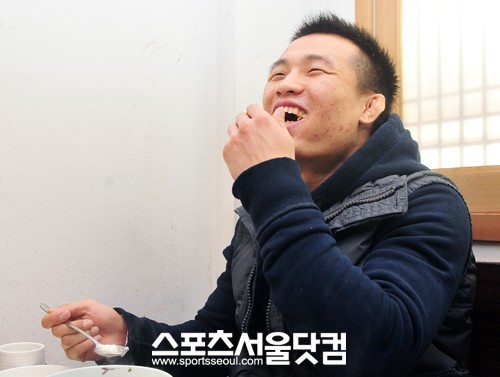 ▲떡만두국을 먹는 내내 즐겁게 이야기한 정찬성은 금의환향해 오랜만에 만나는 가족들과오붓한 시간을 보내고 있을 것으로 보인다.