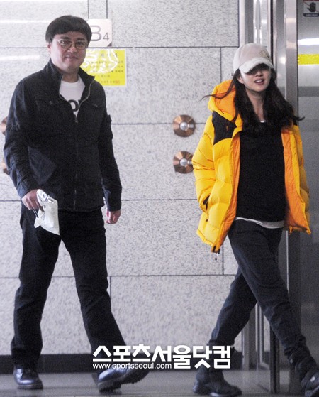 ▲ 함께 자리를 이동 중인 정태원 대표(왼쪽)과 수애./배정한 기자