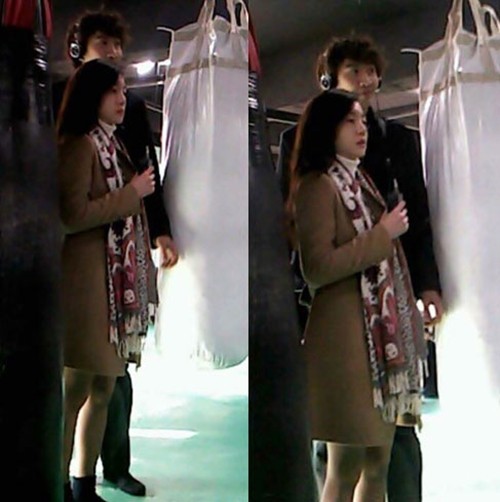 ▲ 영화 촬영장에서 포착된 배우 임수정(앞쪽)과 이광수의 모습./온라인 게시판