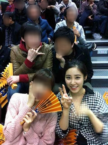 ▲2012 KBL 올스타전을 보기 위해 지인들과 농구장을 최희 아나운서 / 사진 - 최희 트위터