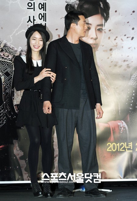 ▲무신에서 러브라인을 그려나갈 홍아름(왼)과 김주혁./ 배정한 기자