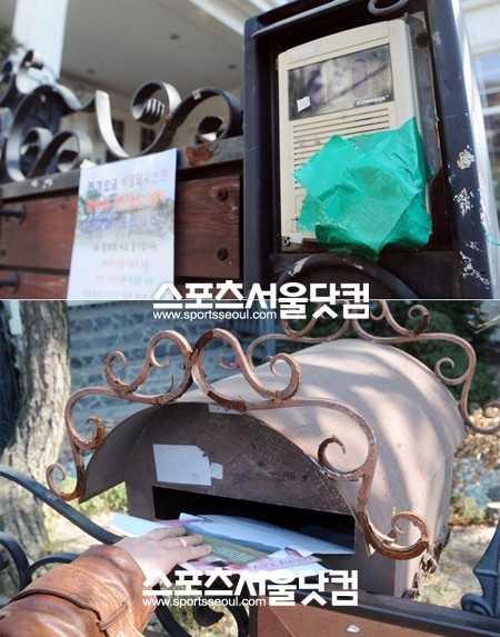 ▲초인종은 청색 테이프로 감싸져있었고 우체통에는 홍보물만 가득했다./이효균 기자