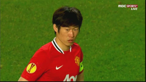 ▲ 박지성이 아약스와 유로파리그 32강 2차전에서 맨유 입단 후 처음으로 주장 완장을차고 선발 출전했다 / MBC sports+ 중계 캡처.