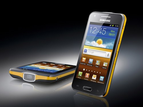 ▲삼성전자가 MWC 2012에서 초슬림 프로젝터 스마트폰 ‘갤럭시빔’을 첫 공개했다.