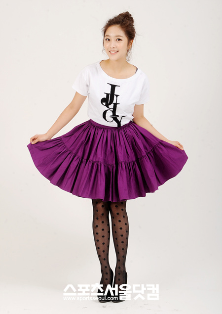 ▲ 깜찍한 포즈를 취해 보인 배우 조보아의 발랄한 모습.