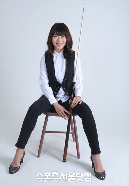 ▲쑥스럽지만 즐겁게 화보 촬영에 임했던 김가영은 언론의 외면으로 받은 상처가많았다.