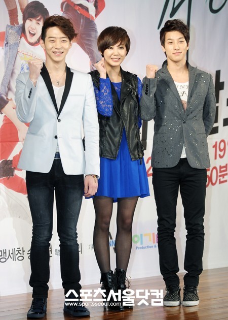 ▲포토타임을 갖고 있는 배우 박유환, 고은아, 용환(왼쪽부터). / 배정한 기자