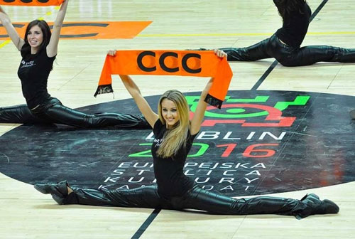 ▲우크라이나 치어리더 팀 ‘레드 폭스’. 사진 출처=englishrussia.com