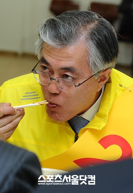 ▲젓가락에 묻은 짜장까지 쪽쪽!