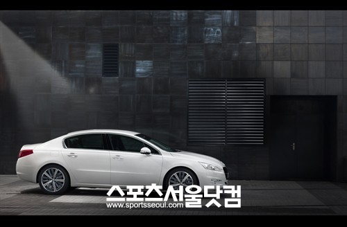 ▲ 푸조 프리미엄 세단 New 508
