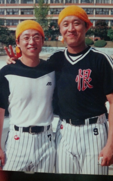 ▲ 정준하가 트위터에 공개한 야구단 한 시절 유재석과 찍은 사진. / 정준하 트위터