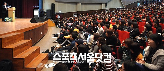 ▲광주의 미래, 청년의 미래라는 주제로 열띤 강연을 펼친 안철수.