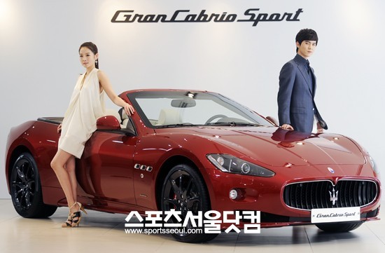 ▲4일 마세라티 4인승 카브리올레 ‘그란카브리오 스포츠가 국내에 공식 출시됐다. / 배정한 기자