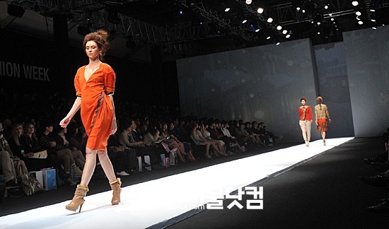 ▲손정완 패션쇼 ‘SON JUNG WAN’.