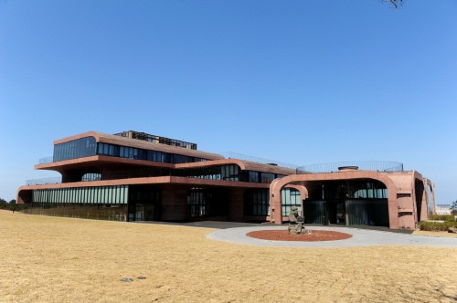 ▲다음 본사가 둥지를 튼 제주시 영평동 첨단과학기술단지내 스페이스닷원 사옥.