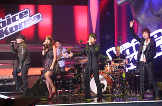 ▲ 보이스 코리아 코치 길, 백지영, 신승훈. 강타(왼쪽부터)가 첫 생방송 무대에 톱24와 함께 합동공연을 펼칠 예정이다./엠넷 제공