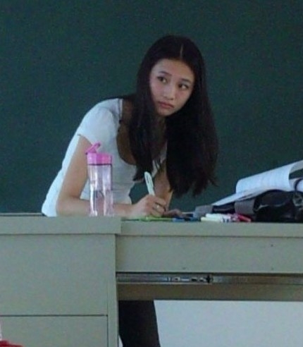 ▲중국 인터넷에서 화제가 되고 있는 미녀 강사 린쉐웨이./중국 웨이보 캡처