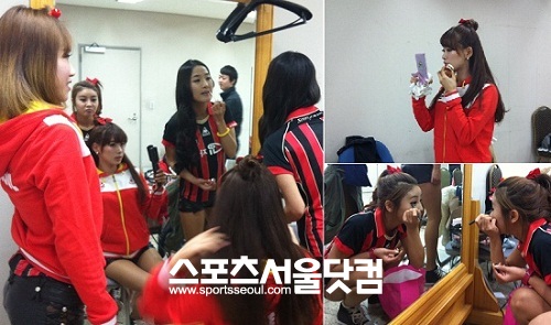 ▲ V걸스가 대기실에서 화장과 머리 손질을 하고 있다. / 박소연 인턴기자