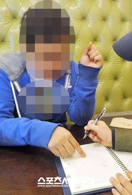 ▲오픈월드엔터테인먼트에 재직했던 A씨가 장 대표의 숨겨진 엽기 행각을 폭로하고 있다./문병희 기자