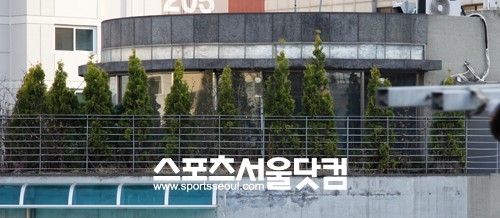 ▲오픈월드엔터테인먼트 논현동 사옥 꼭대기에 위치했던 장 대표의 사무실./이효균 기자