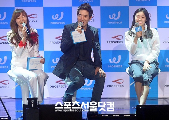 ▲28일 W TIME 콘서트에서 즐겁게 대화하는 신보라, 붐, 김연아(왼쪽부터). /이새롬 기자