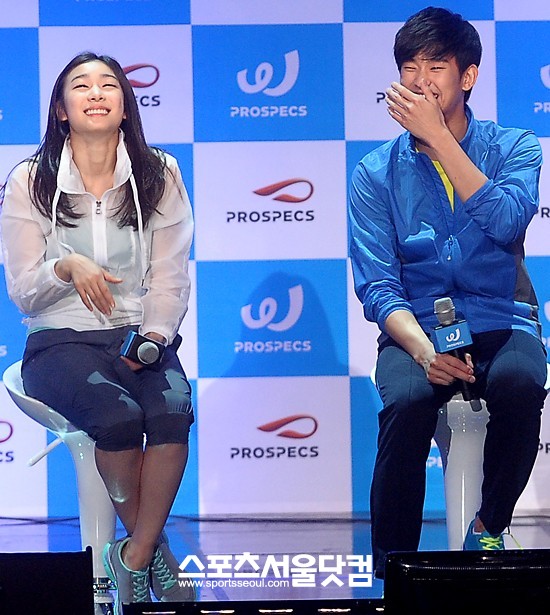 ▲웃는 모습도 닮은 두 사람.