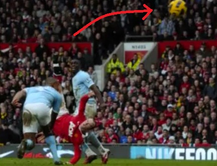 묘기에 가까운 오버헤드킥을 선보인 맨체스터 유나이티드의 웨인 루니. / 유튜브 동영상 캡처.