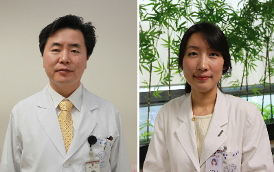 고대안암병원 산부인과 홍순철(왼쪽)교수와 배효숙 교수가 자연분만과 제왕절개의 회복속도에 대한 연구결과를 발표했다.