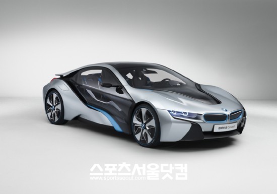 BMW 코리아는 16일과 17일 ‘BMW i-이노베이션 데이’ 행사를 개최하고 i3, i8 콘셉트카를 국내에 첫 공개한다. / 영화 미션임파서블에 나온 BMW i8 콘셉트카